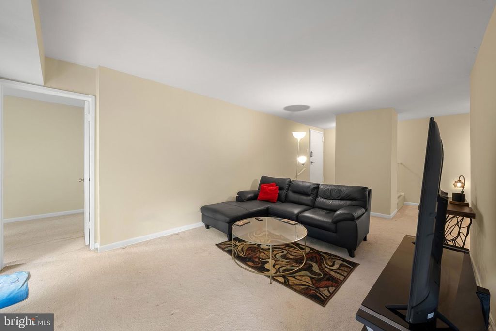 Image 8 of property listing at 11222 CHERRY HILL RD #202, Beltsville, MD 20705