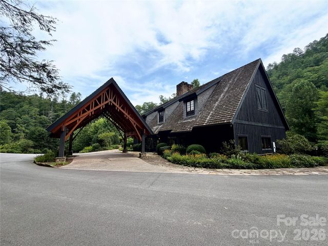 1156 Bear River Lodge Trail, Marshall, NC 28753