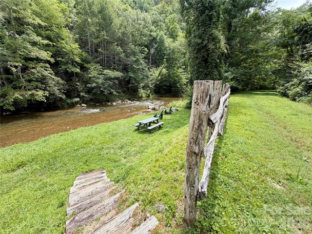 1156 Bear River Lodge Trail, Marshall, NC 28753
