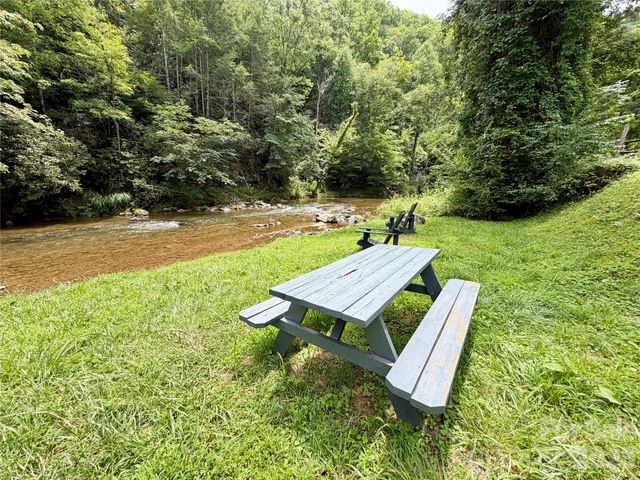 1156 Bear River Lodge Trail, Marshall, NC 28753