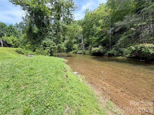 1156 Bear River Lodge Trail, Marshall, NC 28753
