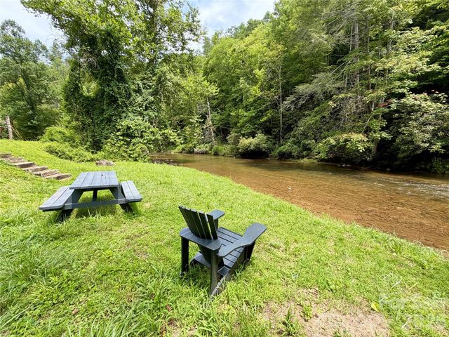 1156 Bear River Lodge Trail, Marshall, NC 28753