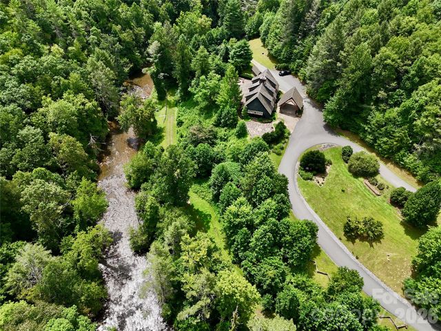 1156 Bear River Lodge Trail, Marshall, NC 28753