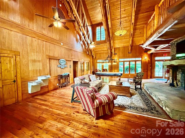 1156 Bear River Lodge Trail, Marshall, NC 28753