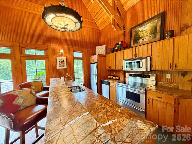1156 Bear River Lodge Trail, Marshall, NC 28753