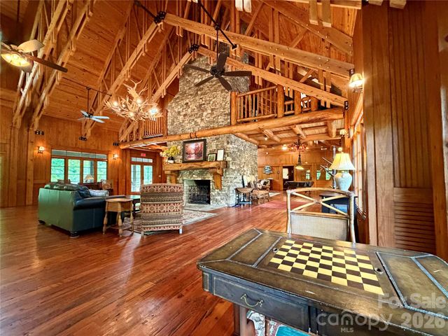 1156 Bear River Lodge Trail, Marshall, NC 28753
