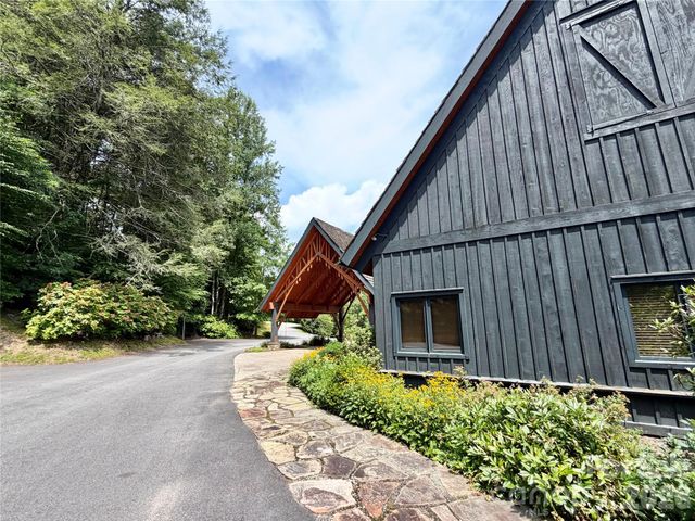 1156 Bear River Lodge Trail, Marshall, NC 28753