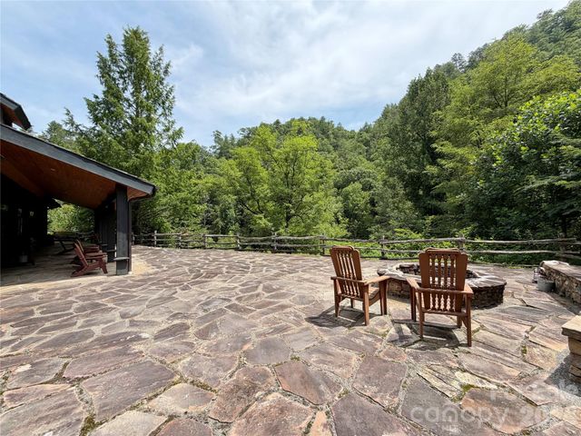 1156 Bear River Lodge Trail, Marshall, NC 28753