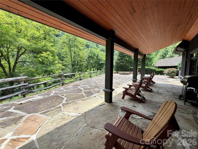 1156 Bear River Lodge Trail, Marshall, NC 28753