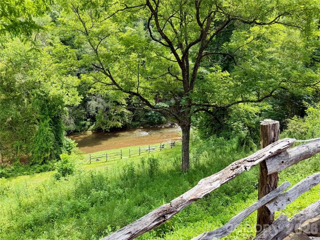 1156 Bear River Lodge Trail, Marshall, NC 28753