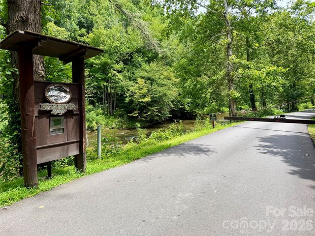 1156 Bear River Lodge Trail, Marshall, NC 28753