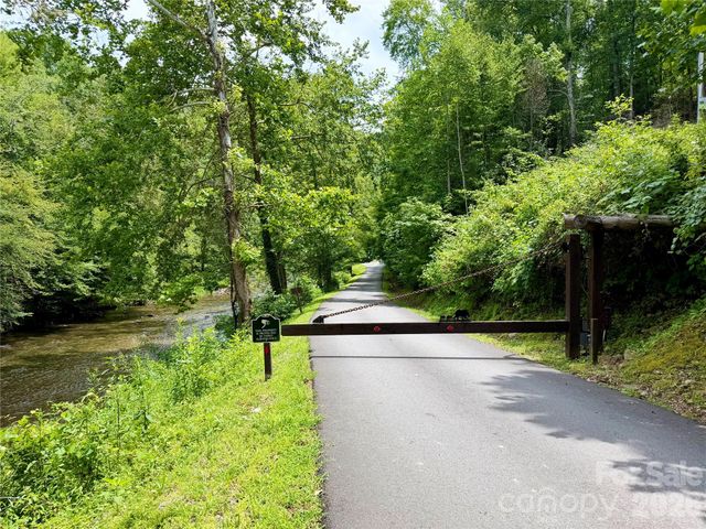 1156 Bear River Lodge Trail, Marshall, NC 28753