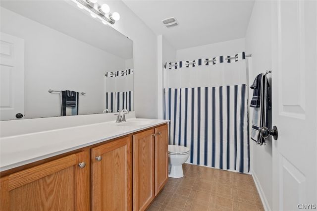 5549 Bingley Lane, Clay, NY 13041