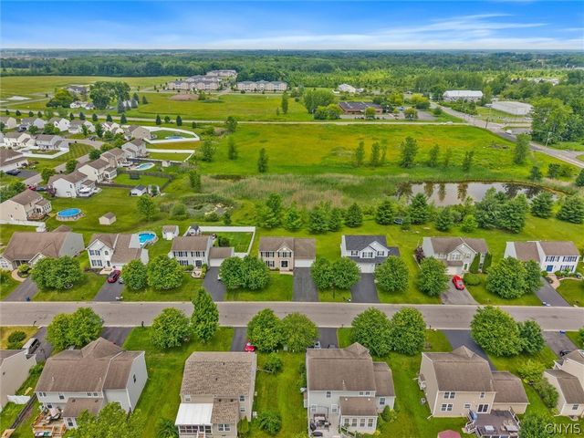 5549 Bingley Lane, Clay, NY 13041