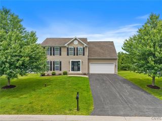 5549 Bingley Lane, Clay, NY 13041