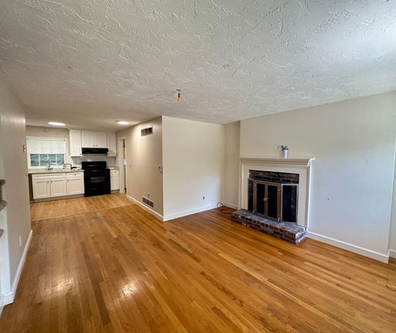 30 Harris St 5, Acton, MA 01720
