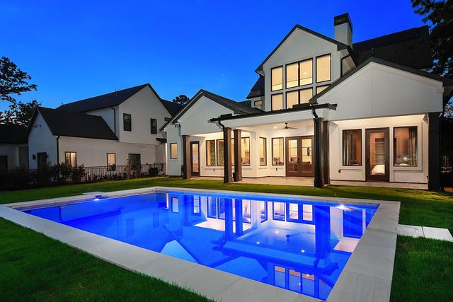 425 N Copa Palm Loop, Montgomery, TX 77316