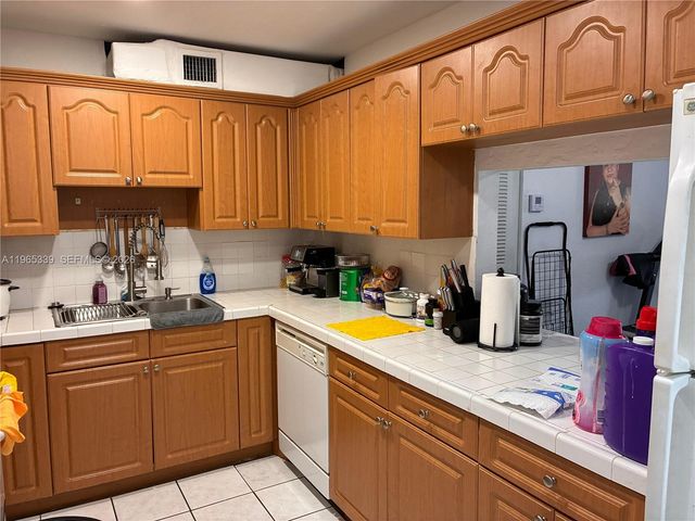 1900 W 68th Street G103, Hialeah, FL 33014