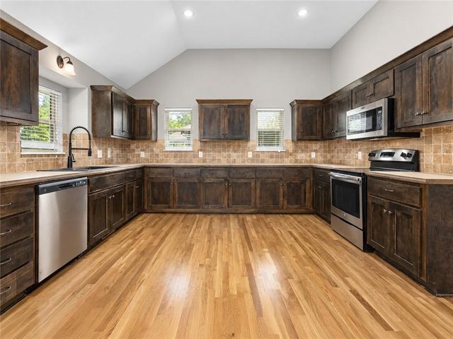 412 Duncan Drive, Liberty, MO 64068