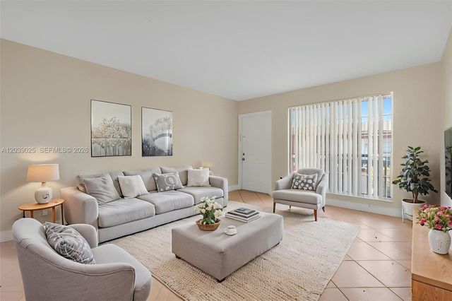 2211 NW 64th Ave, Sunrise, FL 33313