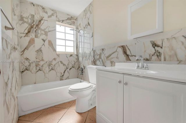 2211 NW 64th Ave, Sunrise, FL 33313
