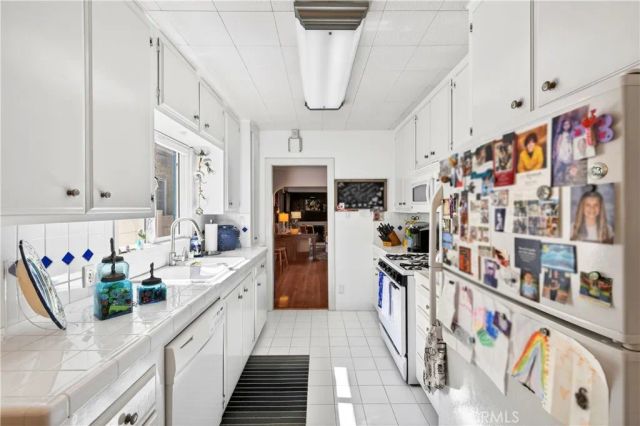 40 La Verne Avenue, Long Beach, CA 90803