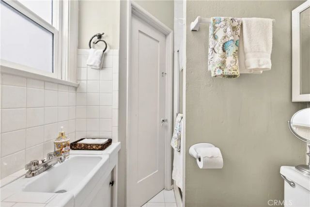 40 La Verne Avenue, Long Beach, CA 90803