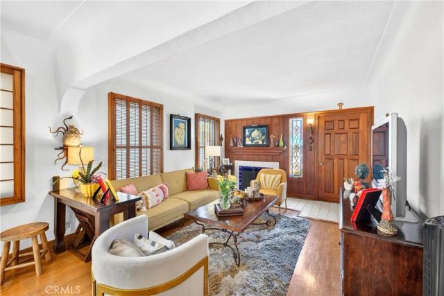 40 La Verne Avenue, Long Beach, CA 90803