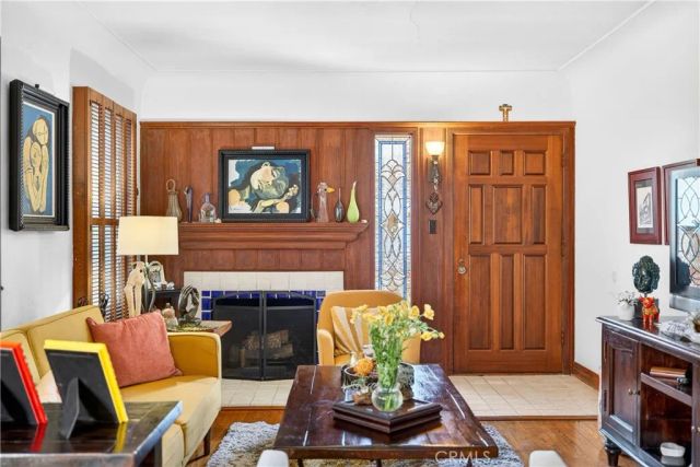 40 La Verne Avenue, Long Beach, CA 90803