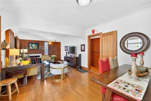 40 La Verne Avenue, Long Beach, CA 90803