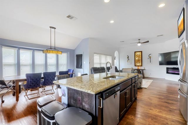 101 Lightcliff ST, Hutto, TX 78634