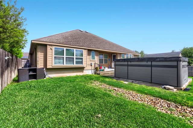 101 Lightcliff ST, Hutto, TX 78634