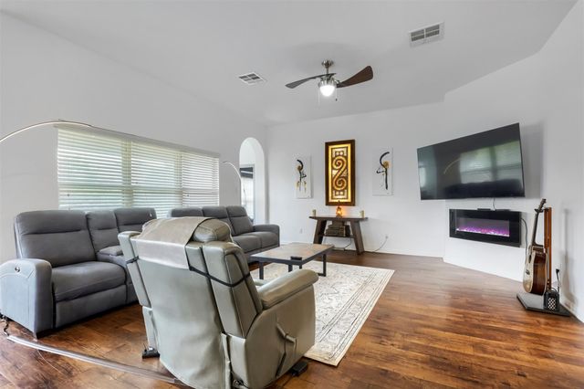 101 Lightcliff ST, Hutto, TX 78634