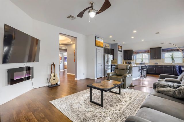 101 Lightcliff ST, Hutto, TX 78634