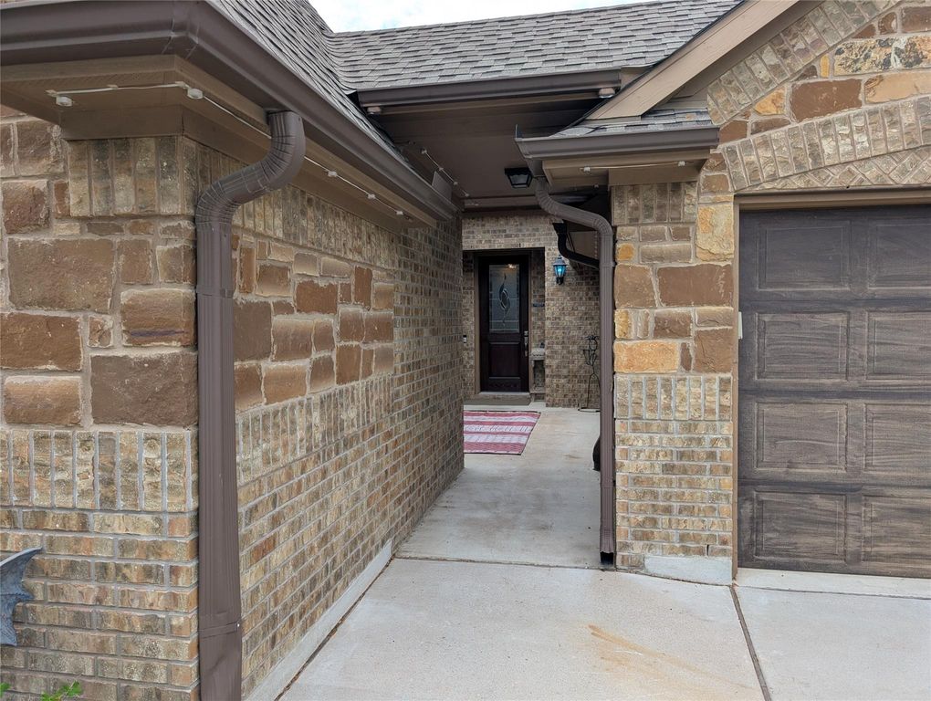 101 Lightcliff ST, Hutto, TX 78634