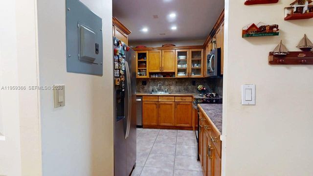 600 Three Islands Blvd 1004, Hallandale Beach, FL 33009