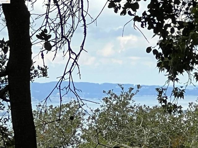 67 Gypsy Ln, Berkeley, CA 94705