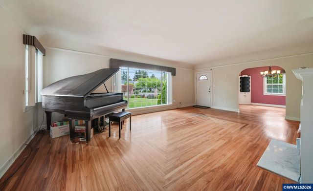 1350 NW Springhill Dr, Albany, OR 97321