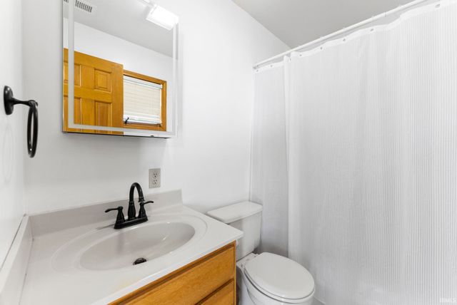 2405 W Sycamore Beach Road, Angola, IN 46703