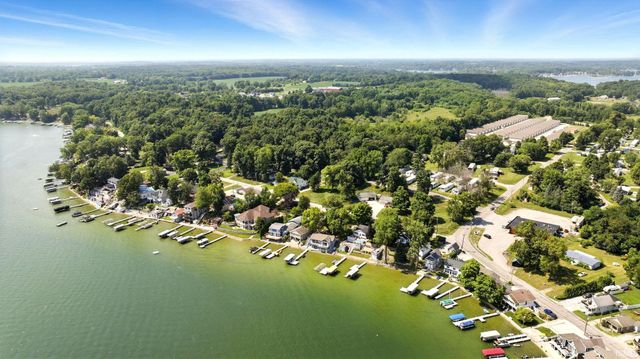 2405 W Sycamore Beach Road, Angola, IN 46703