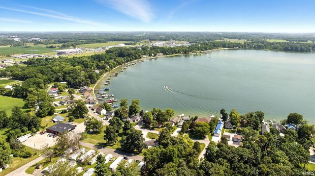 2405 W Sycamore Beach Road, Angola, IN 46703