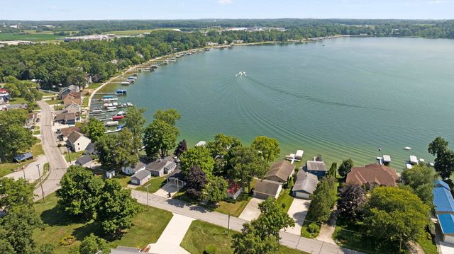 2405 W Sycamore Beach Road, Angola, IN 46703