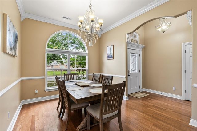 306 Camelot Drive, Rogers, AR 72756