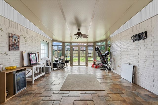 306 Camelot Drive, Rogers, AR 72756