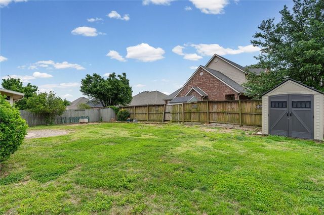 306 Camelot Drive, Rogers, AR 72756