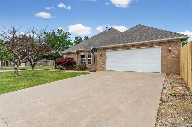 306 Camelot Drive, Rogers, AR 72756