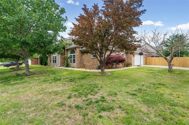 306 Camelot Drive, Rogers, AR 72756
