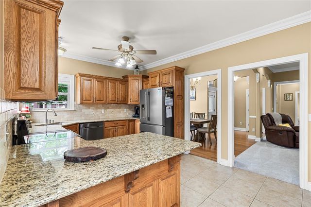 306 Camelot Drive, Rogers, AR 72756