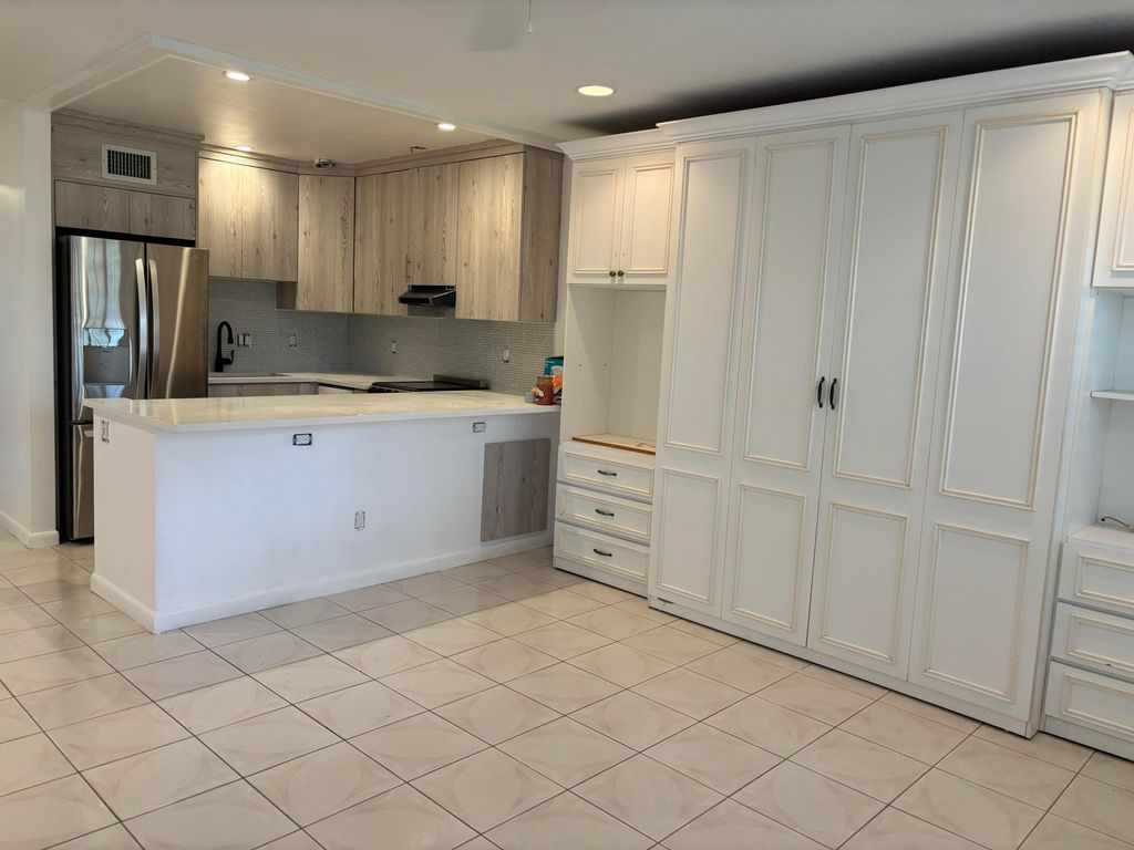 223 Coventry J 223, West Palm Beach, FL 33417