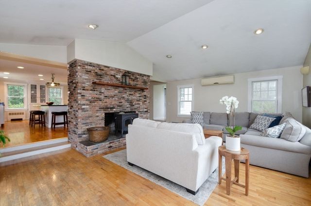 19 Register Road, Marion, MA 02738
